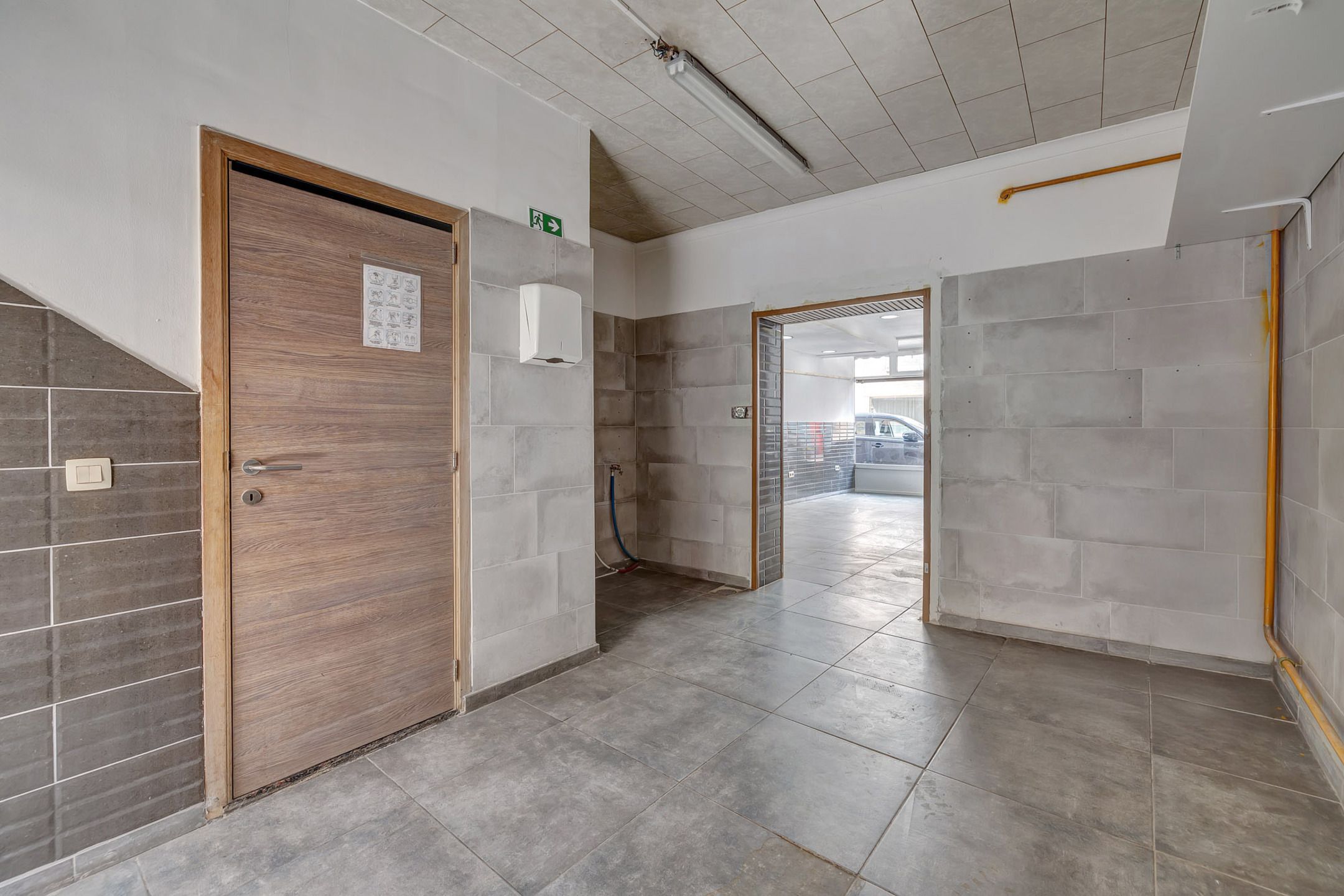 Instapklare handelsruimte met ruim triplex appartement  foto 24