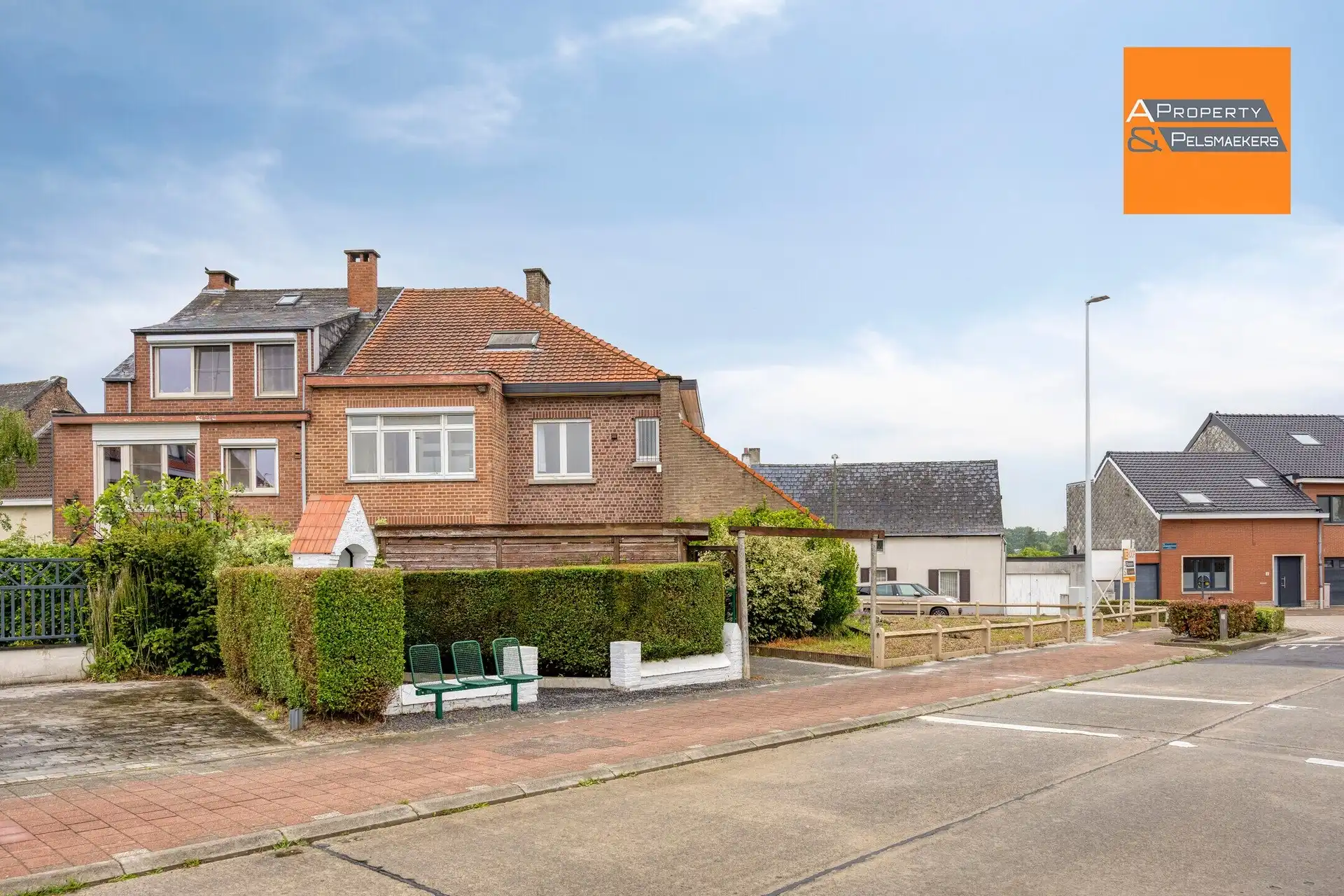 Kleine opbrengsteigendom met 2 appartementen te renoveren foto 4