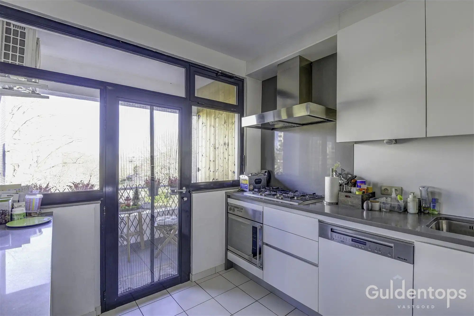 Knap vernieuwd 3-slaapkamerappartement (125 m²)  foto 12