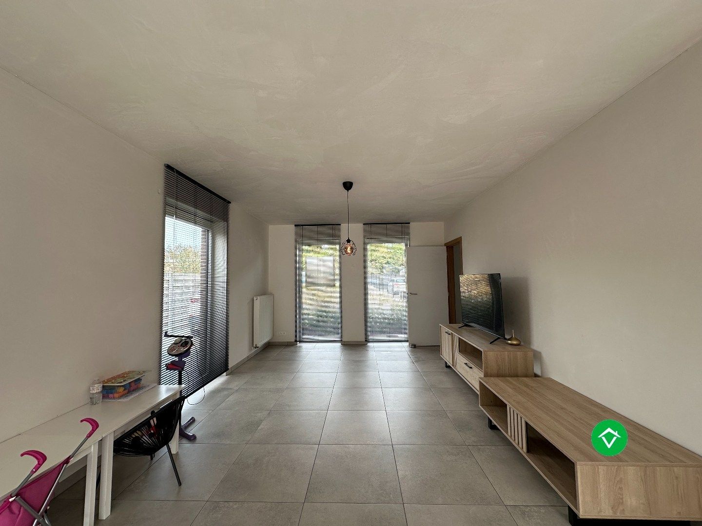 Moderne en lichtrijke nieuwbouwwoning met drie slaapkamers te Handzame (Kortemark) foto 2