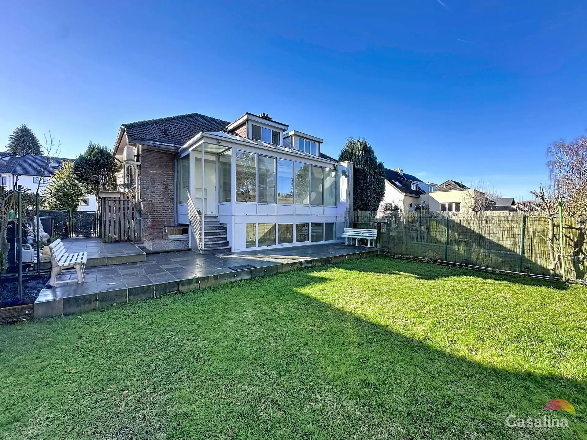 Hoofdfoto van de publicatie: Ruime woning met tuin. Ideaal voor vrij beroep met praktijk.