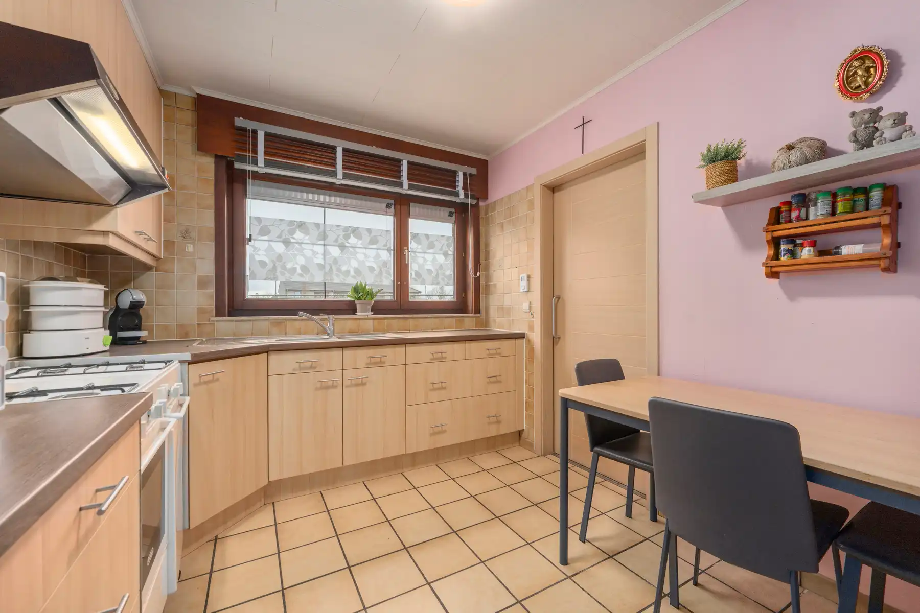 Alleenstaande woning op ruim perceel van 756 m² foto 9