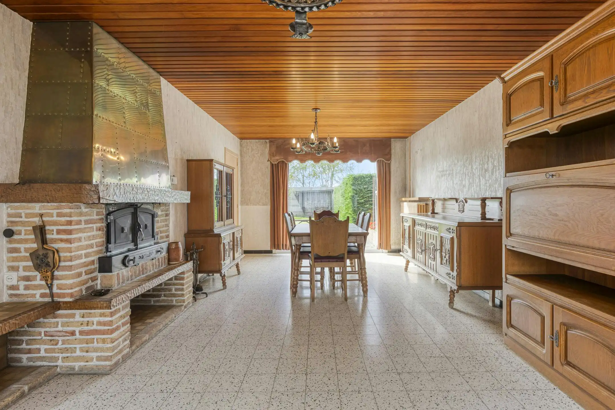 Woning met 4 slaapkamers, tuin en garage te Veurne op 521m². foto 2