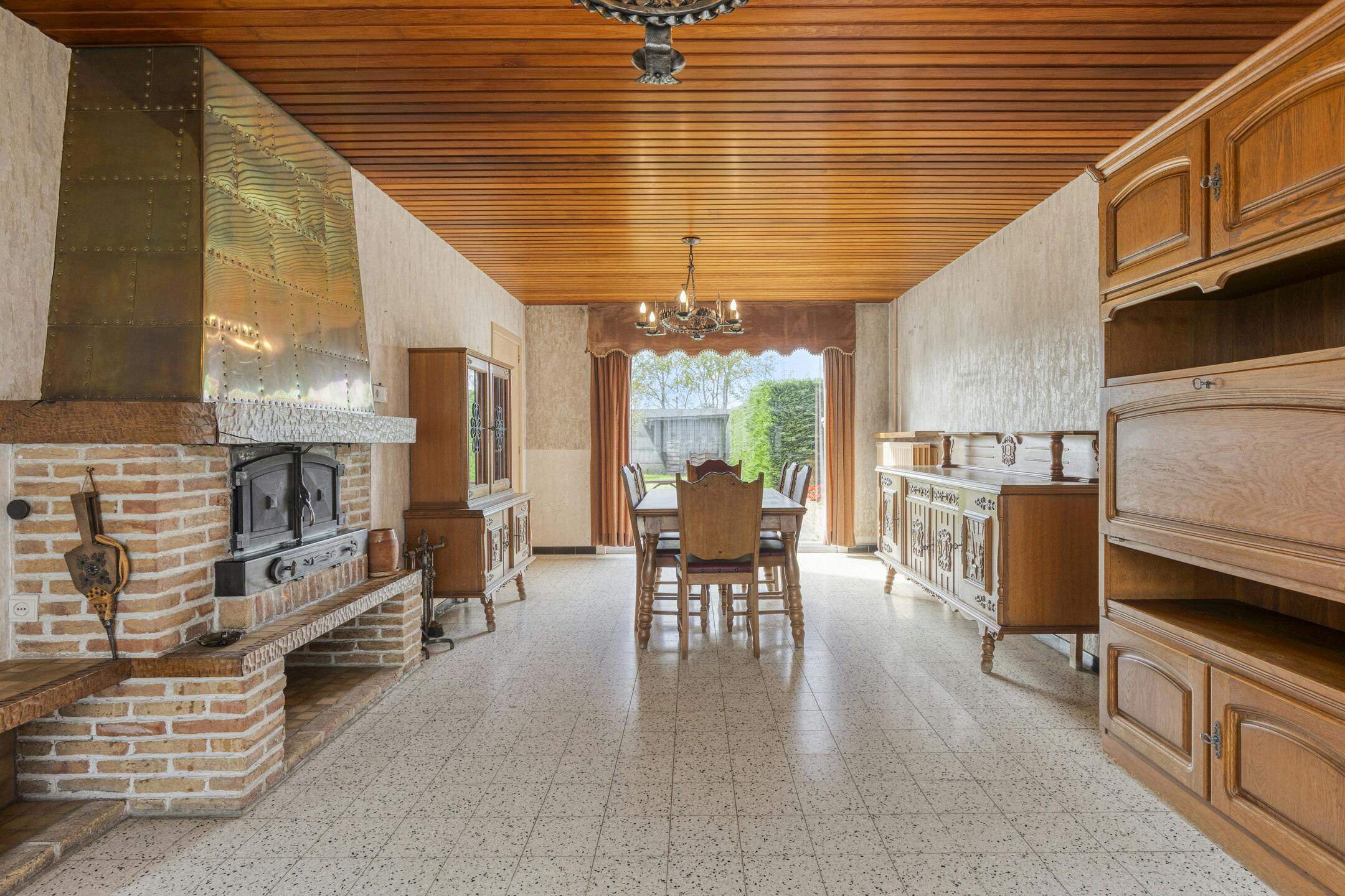 Woning met 4 slaapkamers, tuin en garage te Veurne op 521m². foto 2