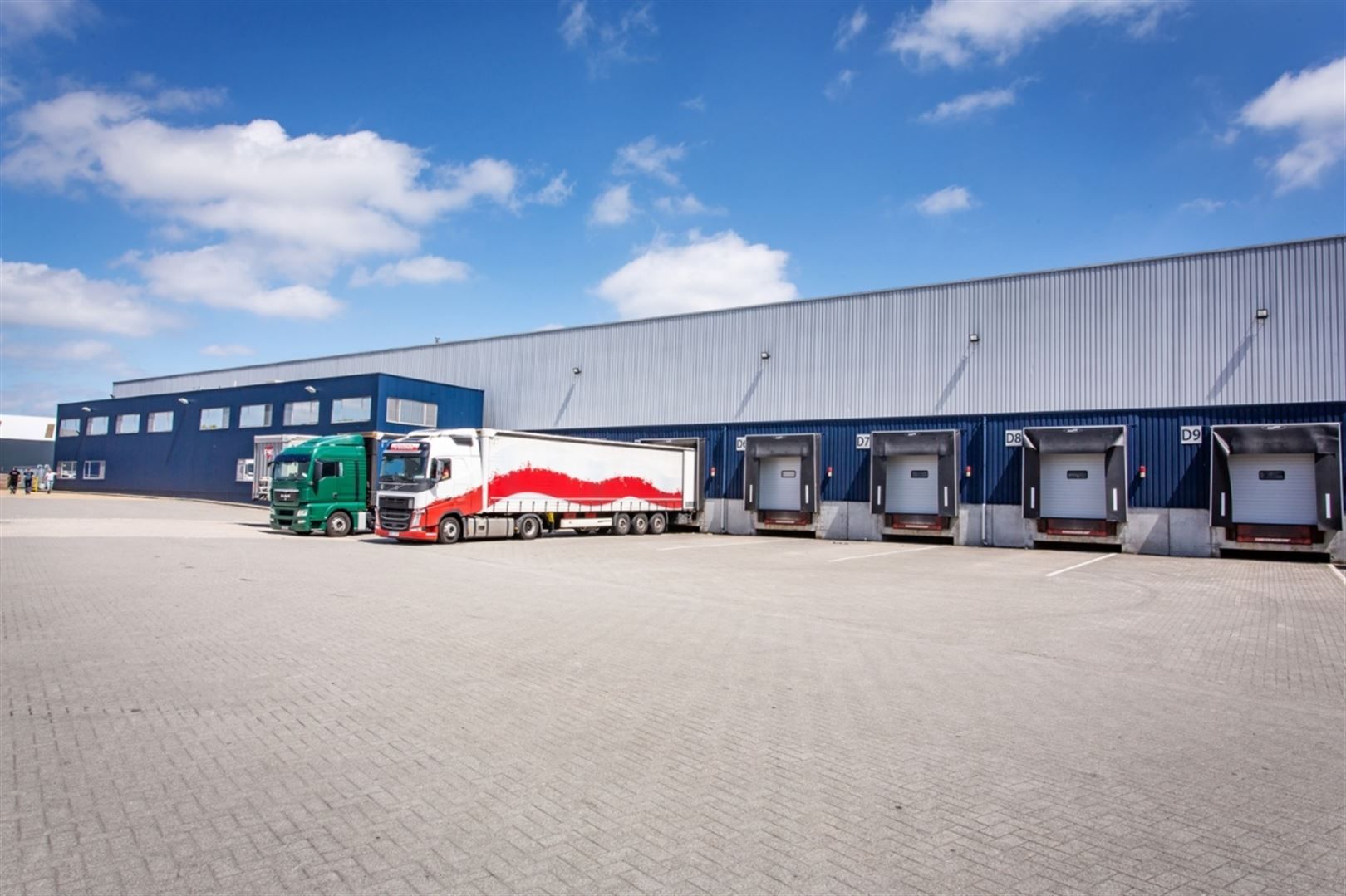 Te Huur Logistieke units + kantoor nabij Antwerpen foto {{pictureIndex}}
