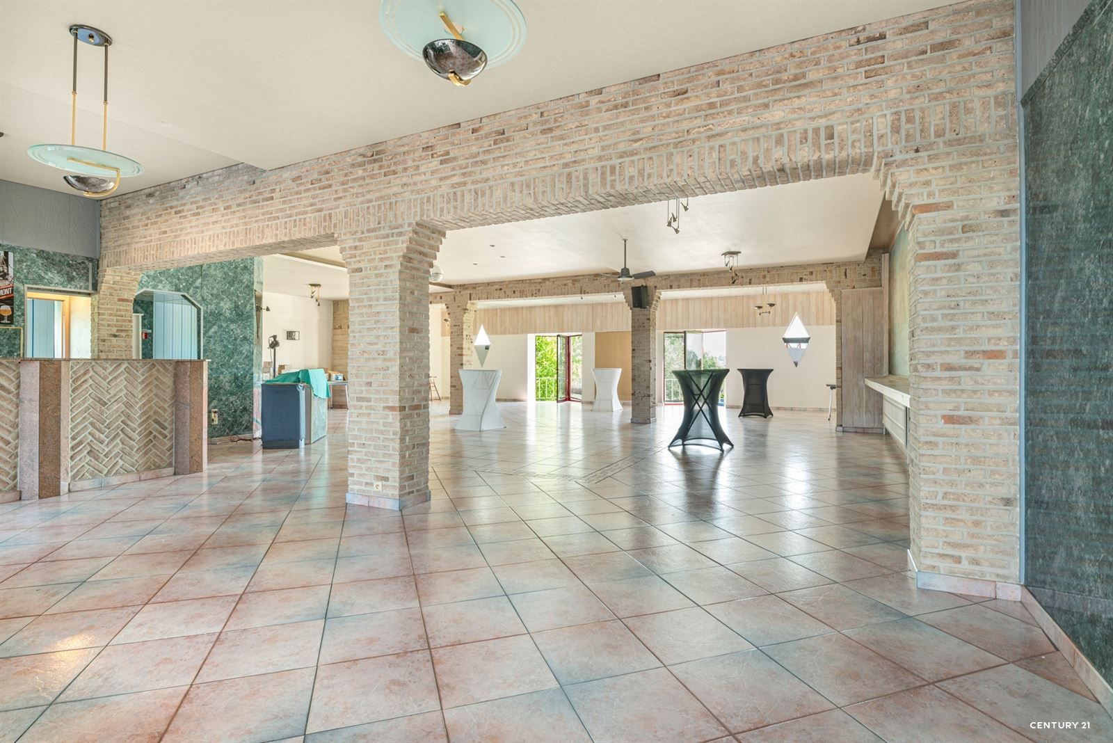 Feestzaal met woonst ideaal voor horeca & events foto 4