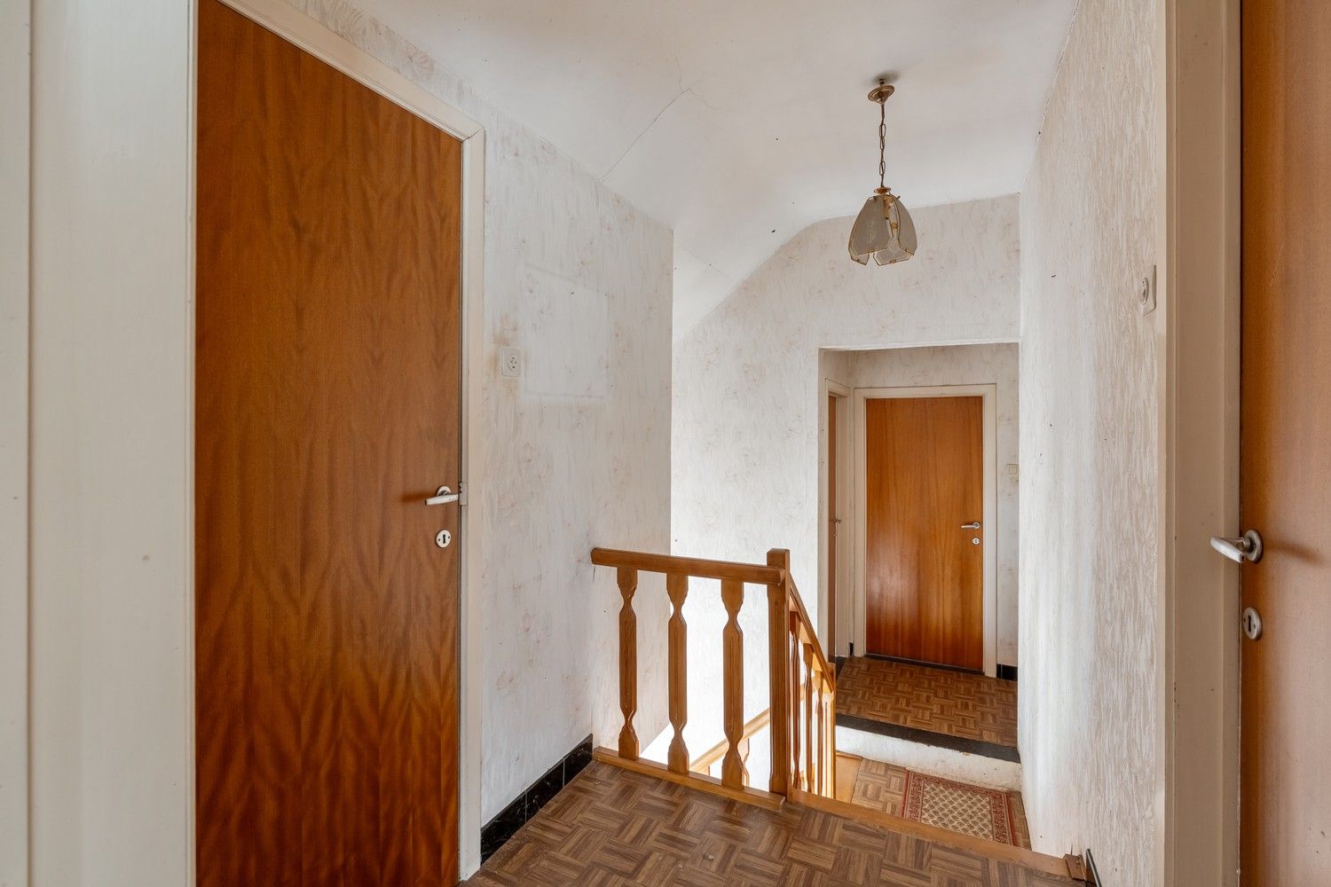 Te renoveren woning met loodsen op rustige locatie! foto 18