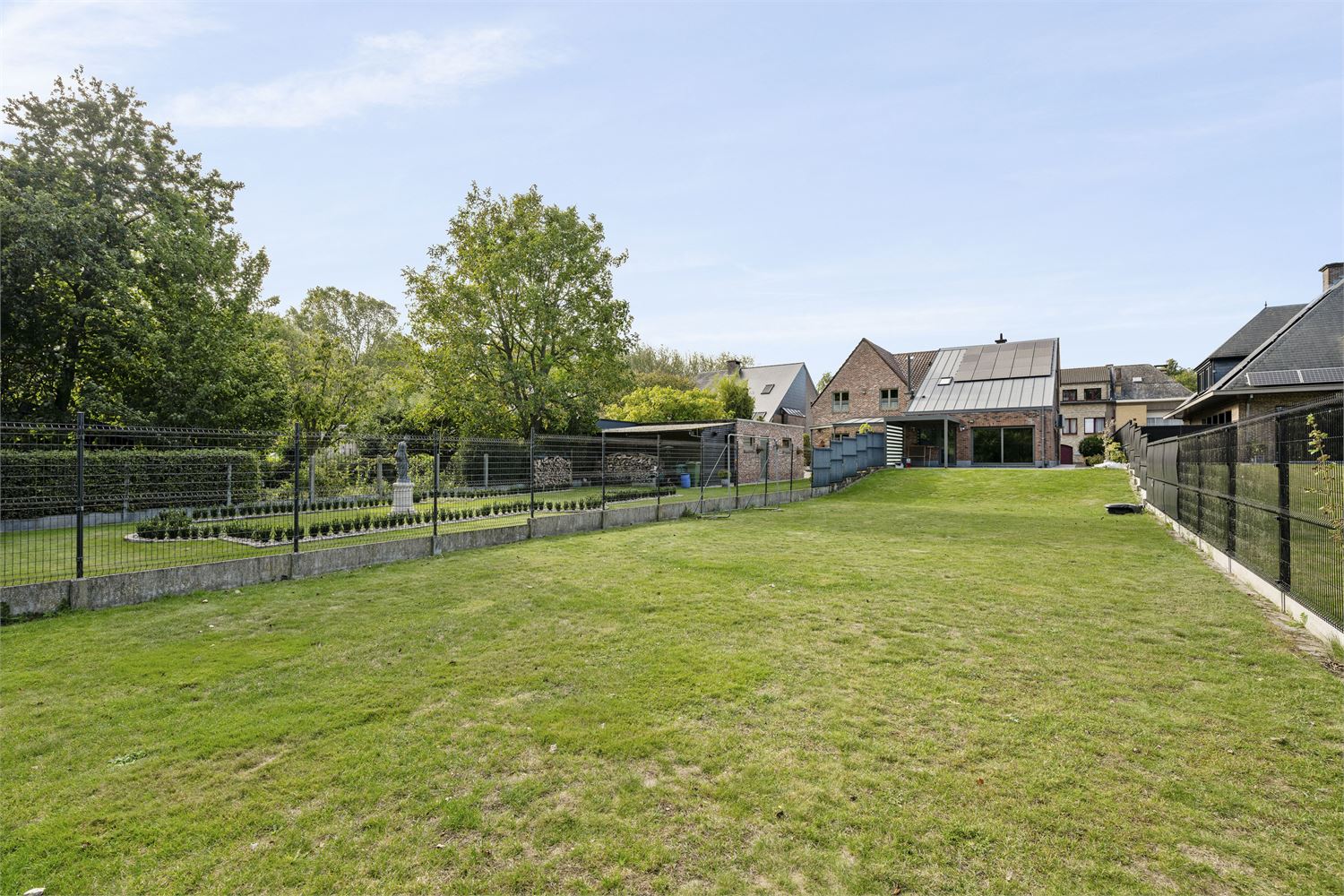 GERENOVEERDE WONING MET ADEMBENEMENDE VERGEZICHTEN foto 25