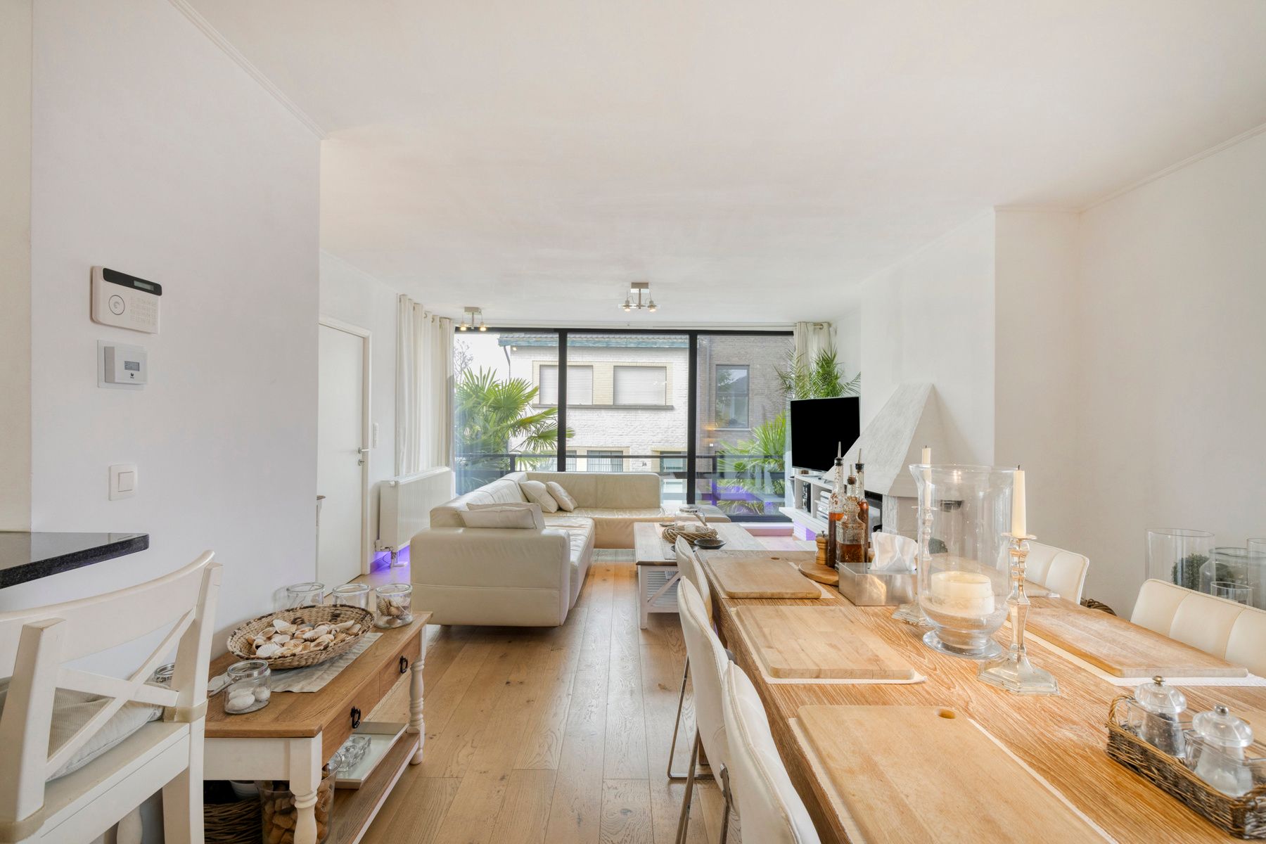Charmante, grotendeels gerenoveerde bungalow op toplocatie! foto 3