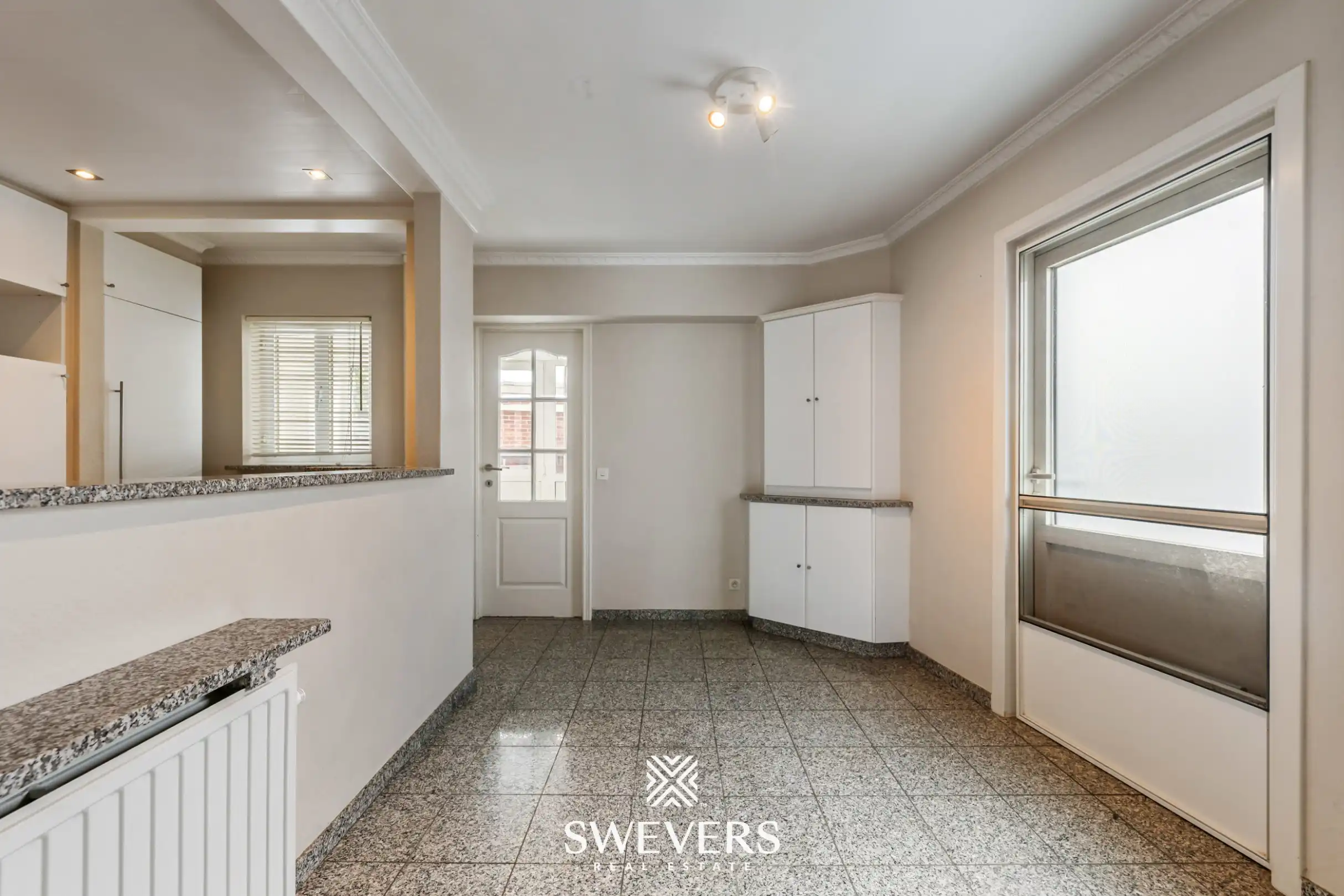 Veelzijdig handelspand met ruim duplex appartement: wonen, ondernemen én investeren onder één dak in centrum Alken foto 26