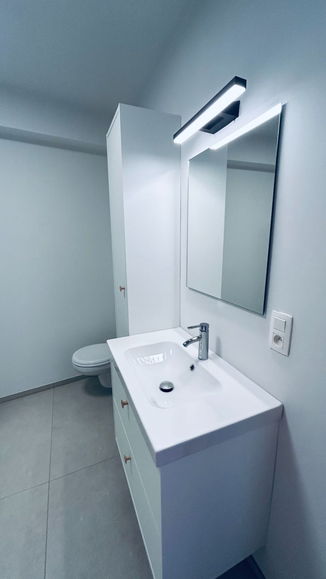 Ruim gerenoveerd appartement met autostaanplaats en berging in centrum Kortrijk foto 9