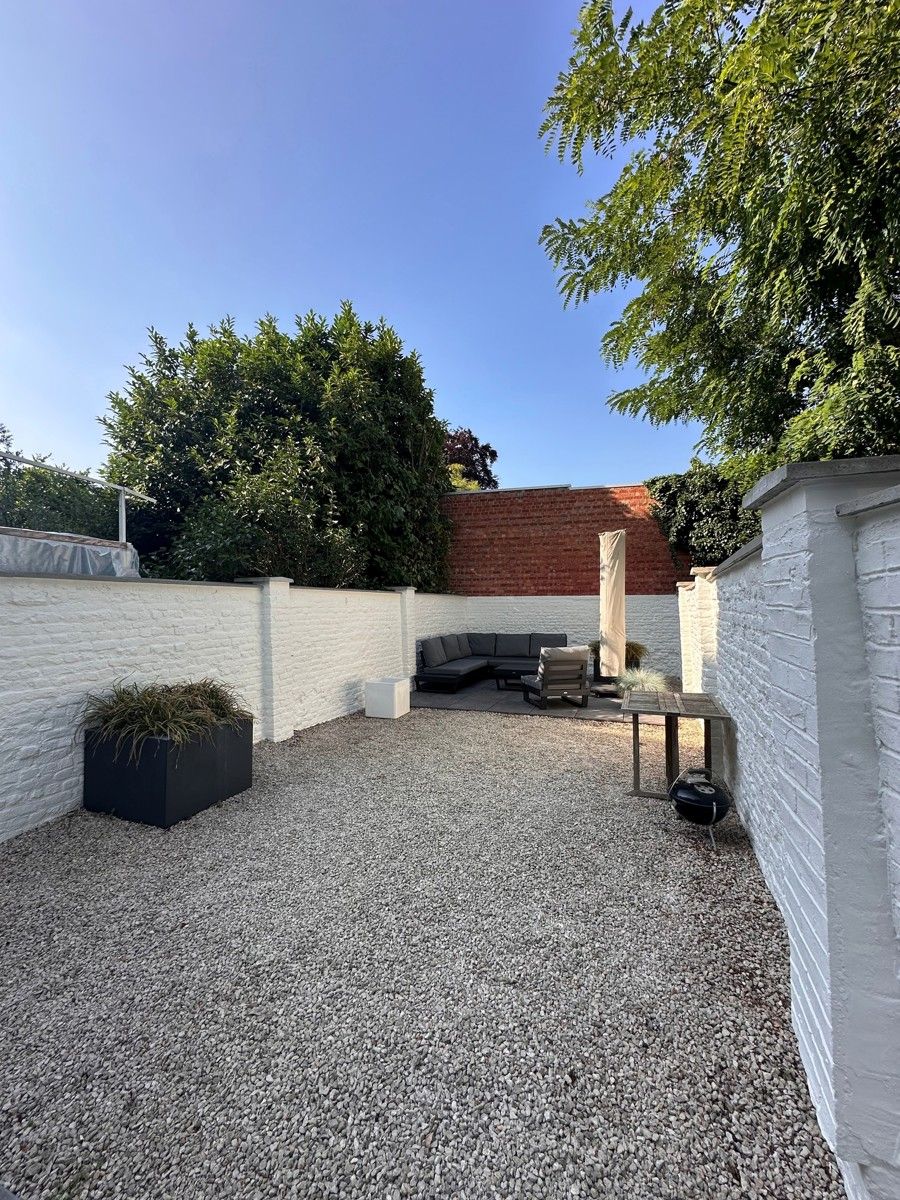 Prachtig bemeubelde studio met terras/ tuin foto 7