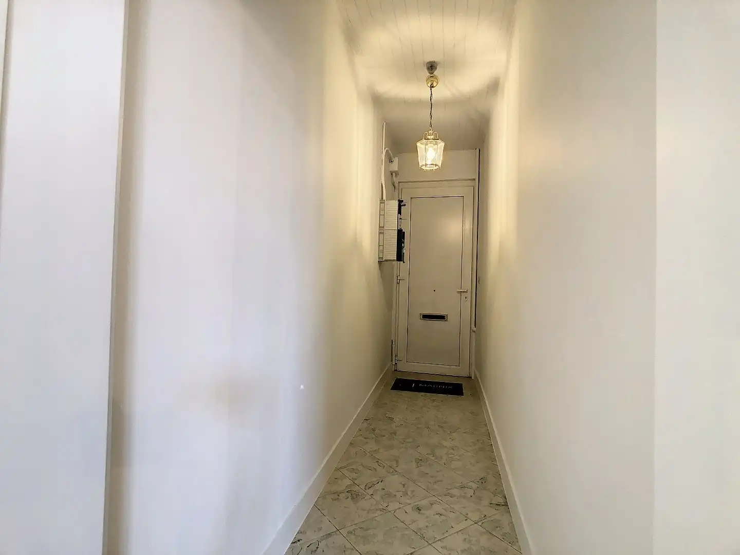 Centraal gelegen woning met twee ruime slaapkamers, zonnige tuin en droge kelder - EPC 252 kWh/m² - bewoonbare oppervlakte van 143 m² foto 2
