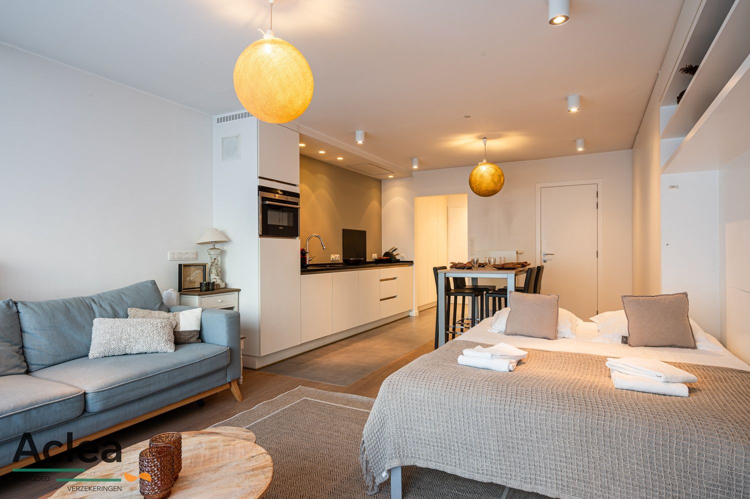Smaakvol ingerichte studio in de Lippenslaan! foto {{pictureIndex}}