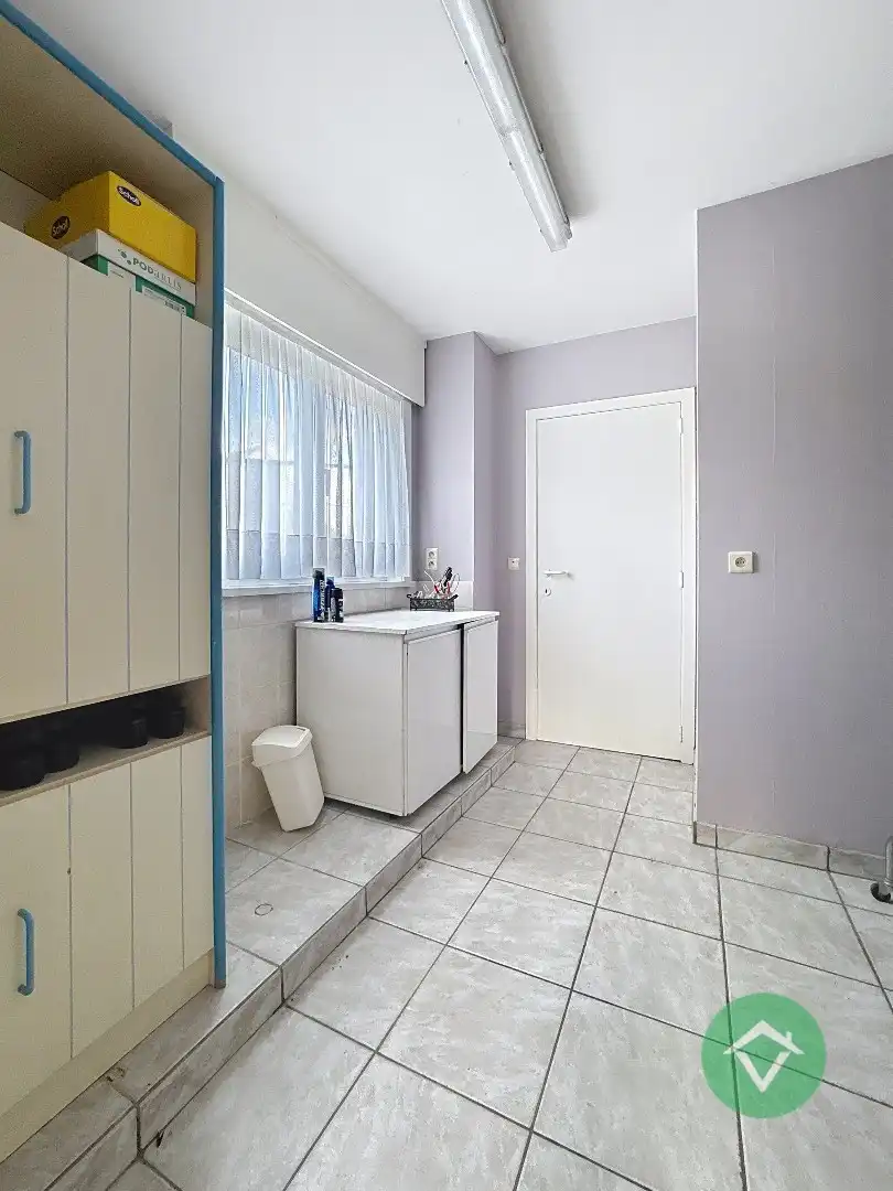 Alleenstaande woning met naastliggend stuk bouwgrond en weide te Eernegem foto 18