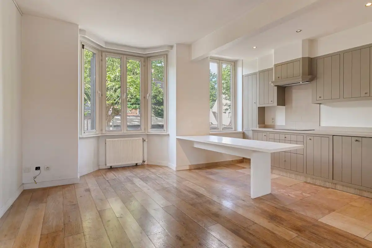 Bel-etage met 2 slaapkamers te koop op de Dam te Kortrijk! foto 3