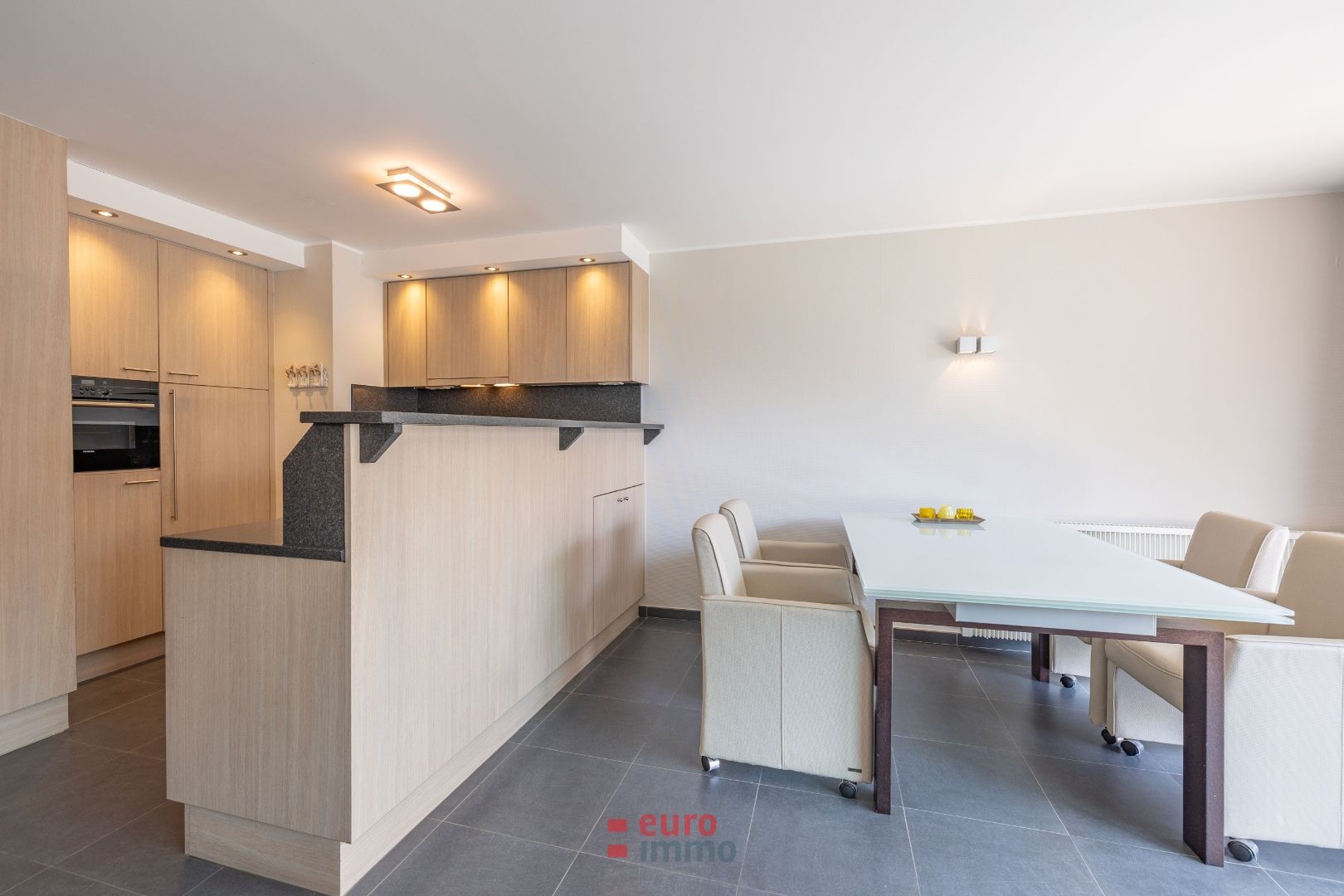 Subliem zuidgericht appartement met mooie breedte! foto 7