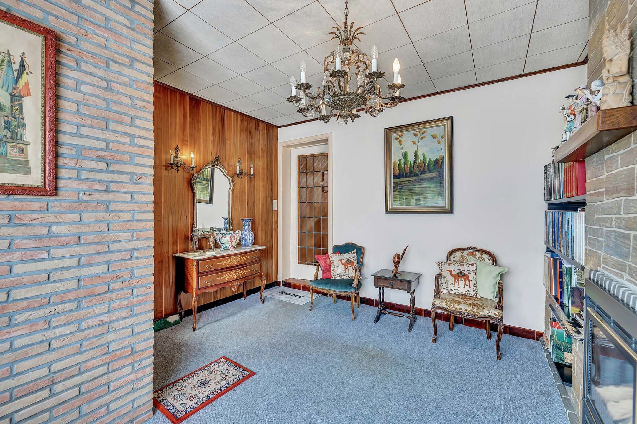 Te renoveren woning met tuin en perceel met garage foto 4