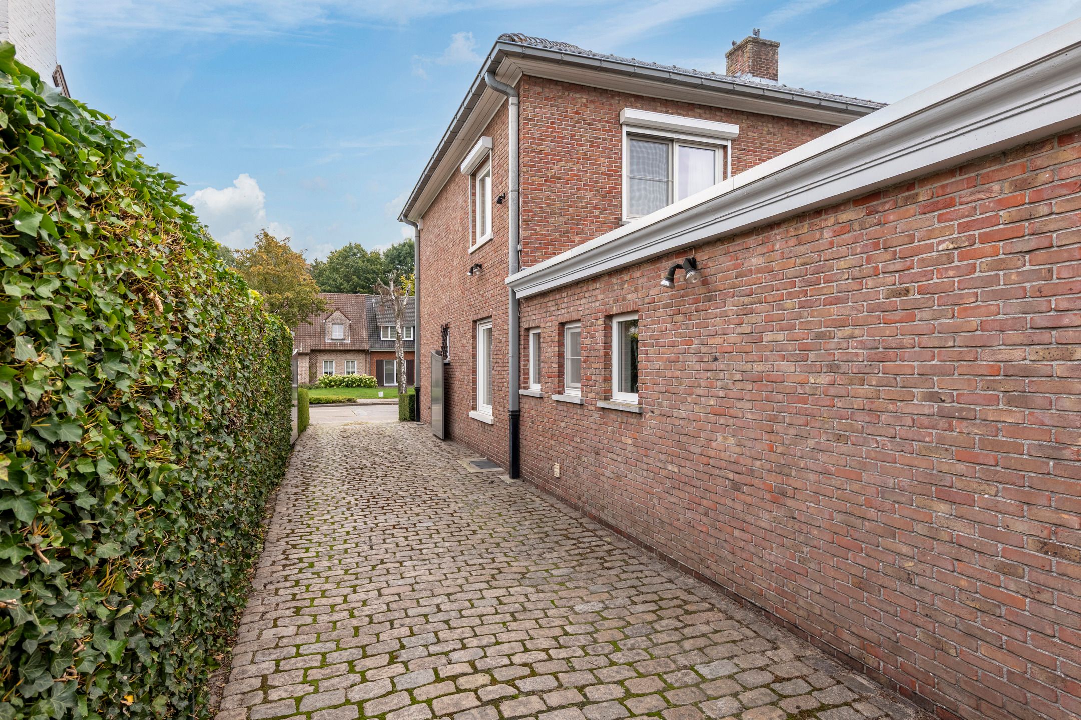 Charmante gezinswoning met 4 slks, dubbele garage op 772 m² foto 24