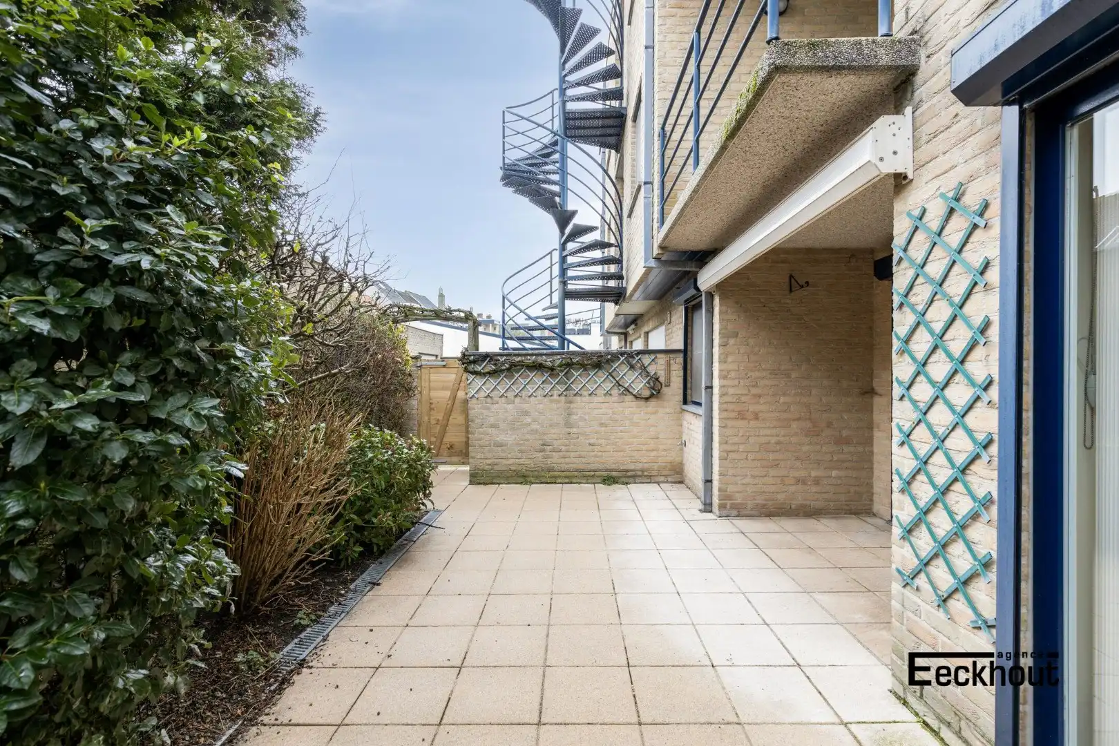 Zeer ruim appartement met 3 slaapkamers, groot terras en achterliggende, royale garagebox! foto 2