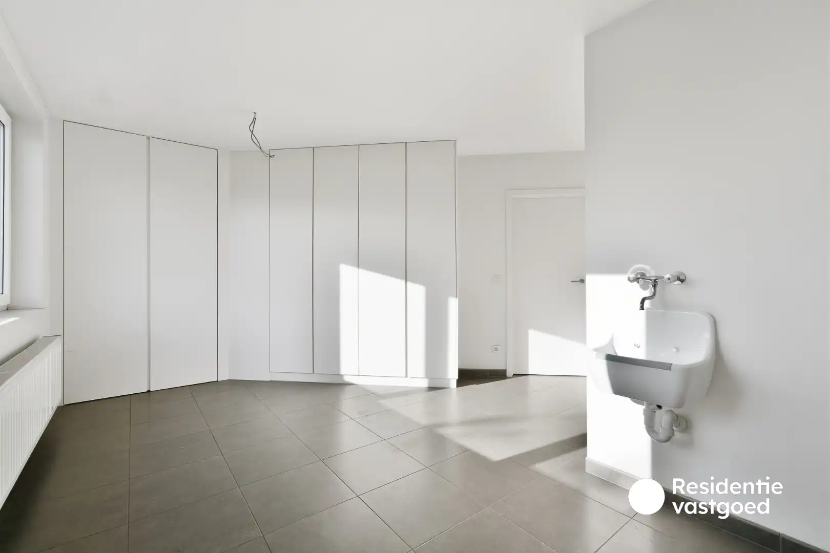 Zeer ruim en modern appartement te huur in Eernegem foto 8