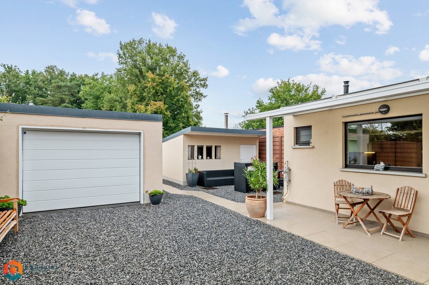 Verzorgde woning met 2 slpkrs, leuke tuin en garage foto 24