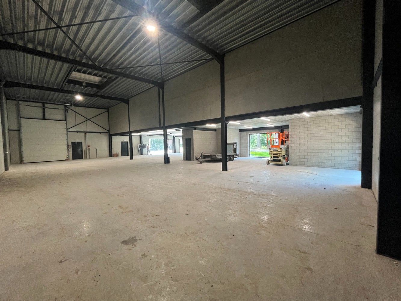 Showroom + kantoren foto 4