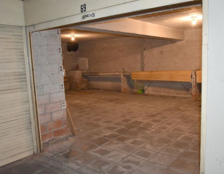 Afgesloten autobox, vlakbij Casinoplein foto 3