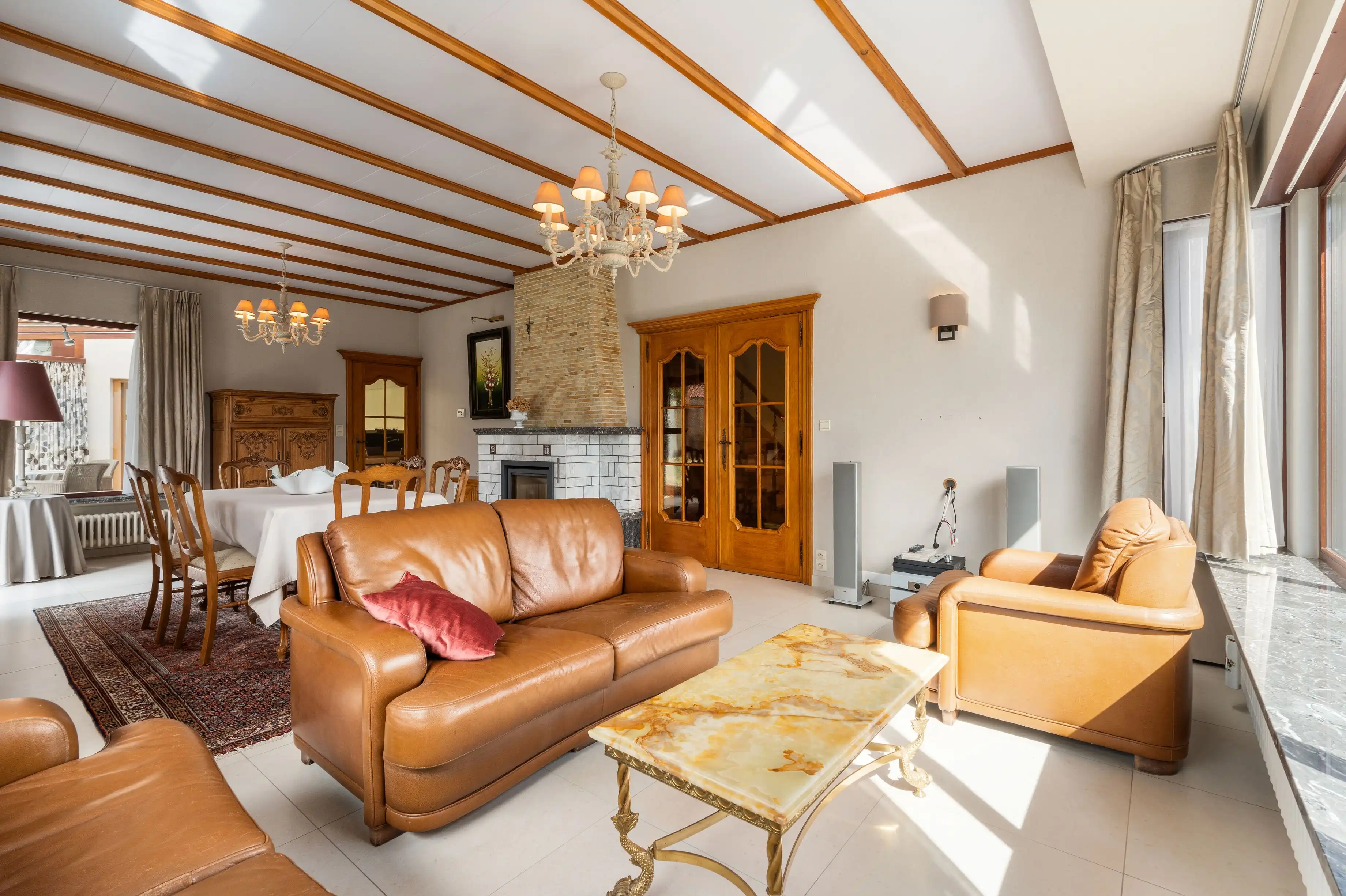 Uitzonderlijk ruime gezinswoning (op ca. 1.348 m² grond) op topligging in Raversijde! Wonen, werken en genieten! foto 6