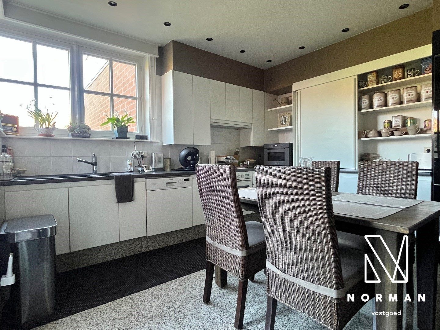 Zeer statige woning te koop in Harelbeke! foto 5