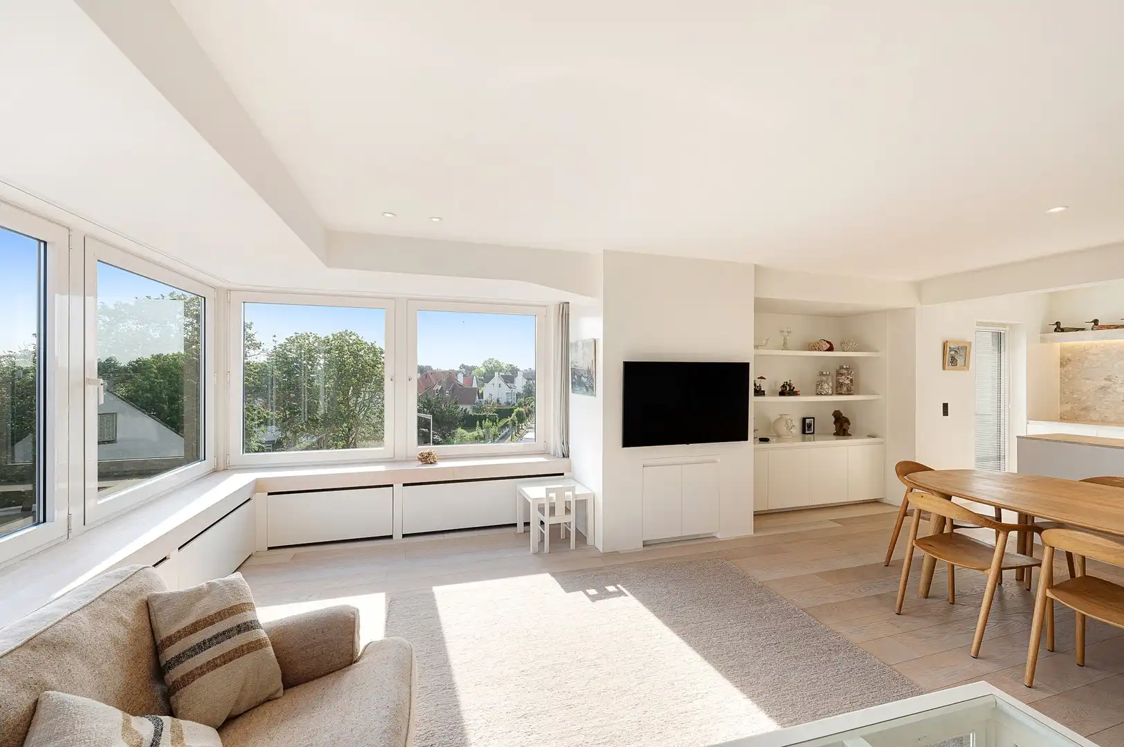 Stijlvol appartement op centrale locatie aan het Burgemeester Frans Desmedtplein. foto 3