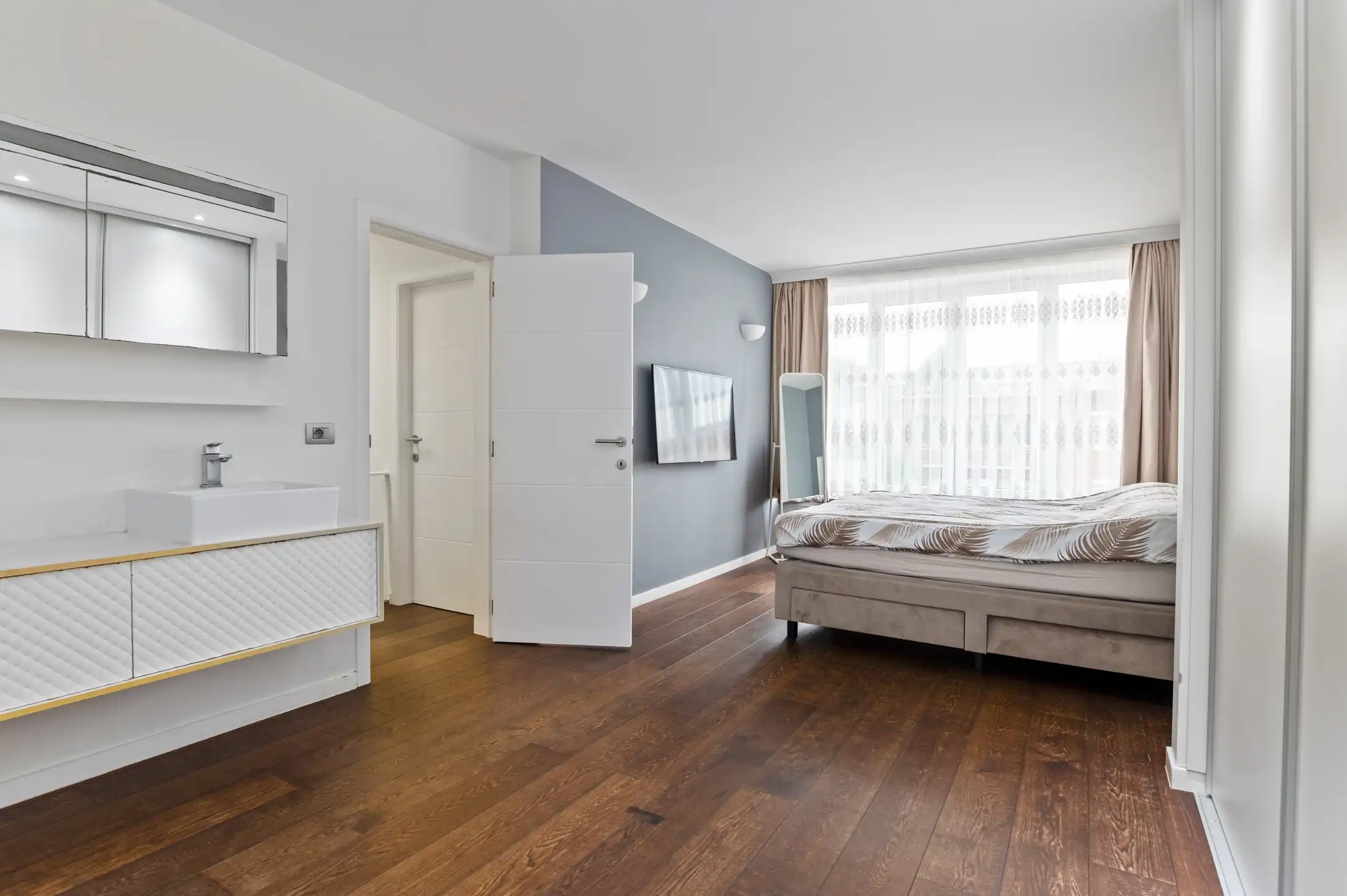 Instapklare luxewoning (235 m²!) met garage en zonnige tuin foto 20