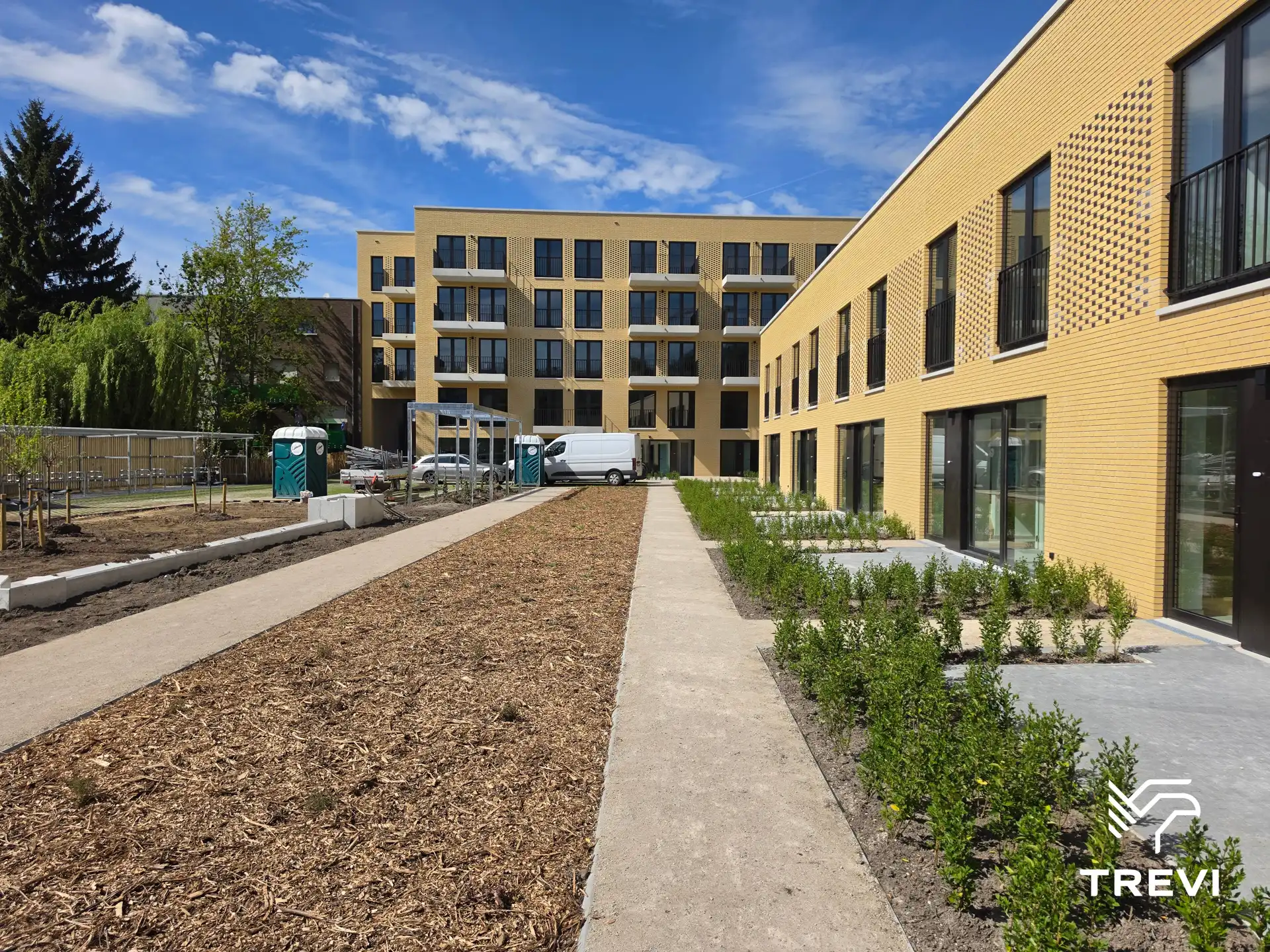 Nieuwe studio met terras in een groene omgeving foto 7