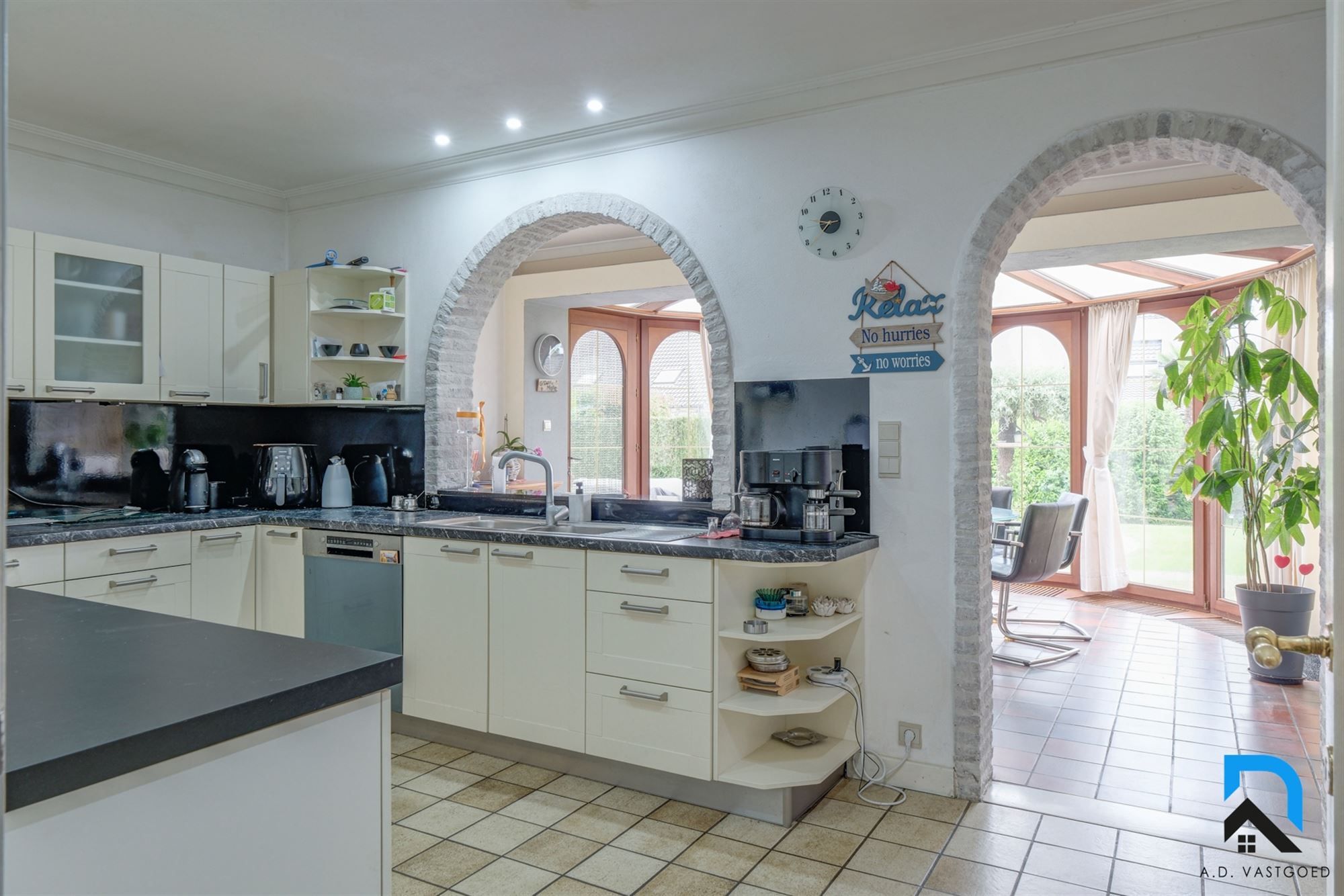 Ruime woning met 5 slaapkamers op toplocatie foto 14