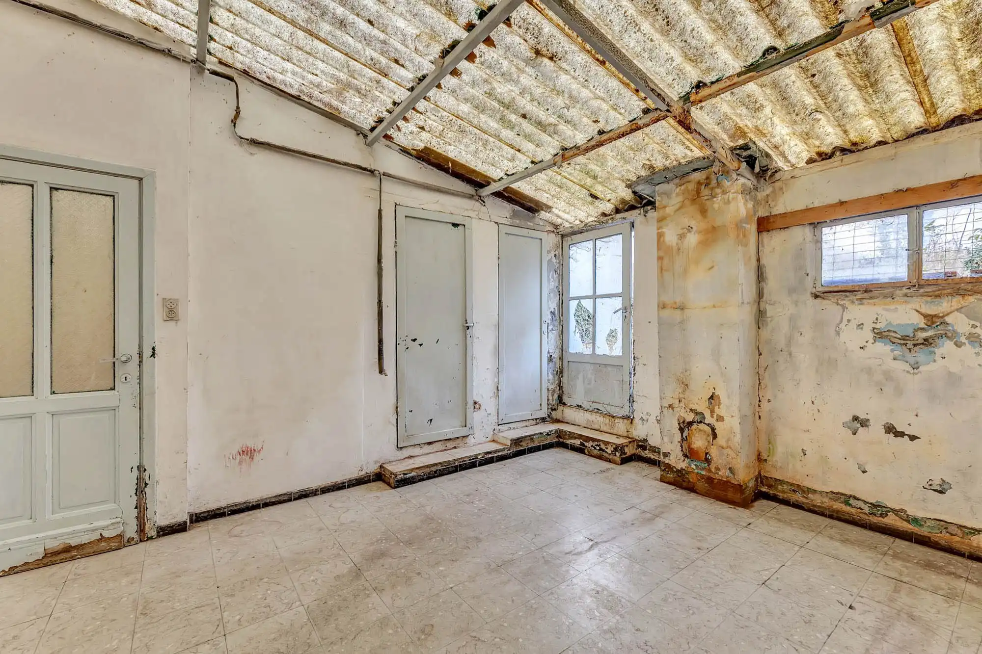 Te renoveren woning met garage en tuin foto 9