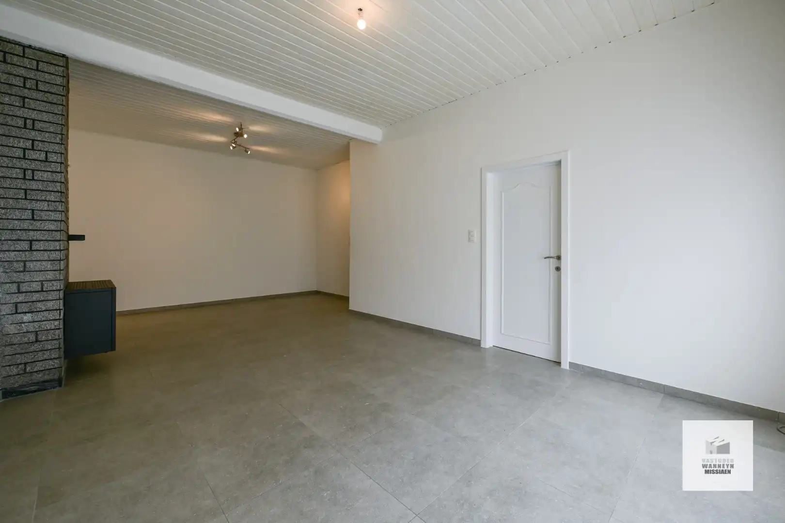 Gerenoveerde rijwoning met 3 slpk, tuin en garage in Zwevezele foto 7