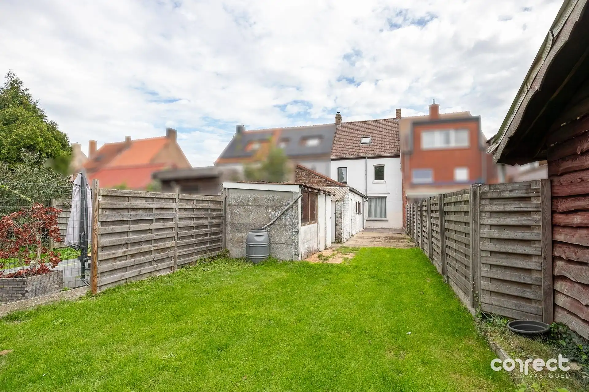 Rustig gelegen woning met 3 slaapkamers, ruime zolder en tuin. foto 10