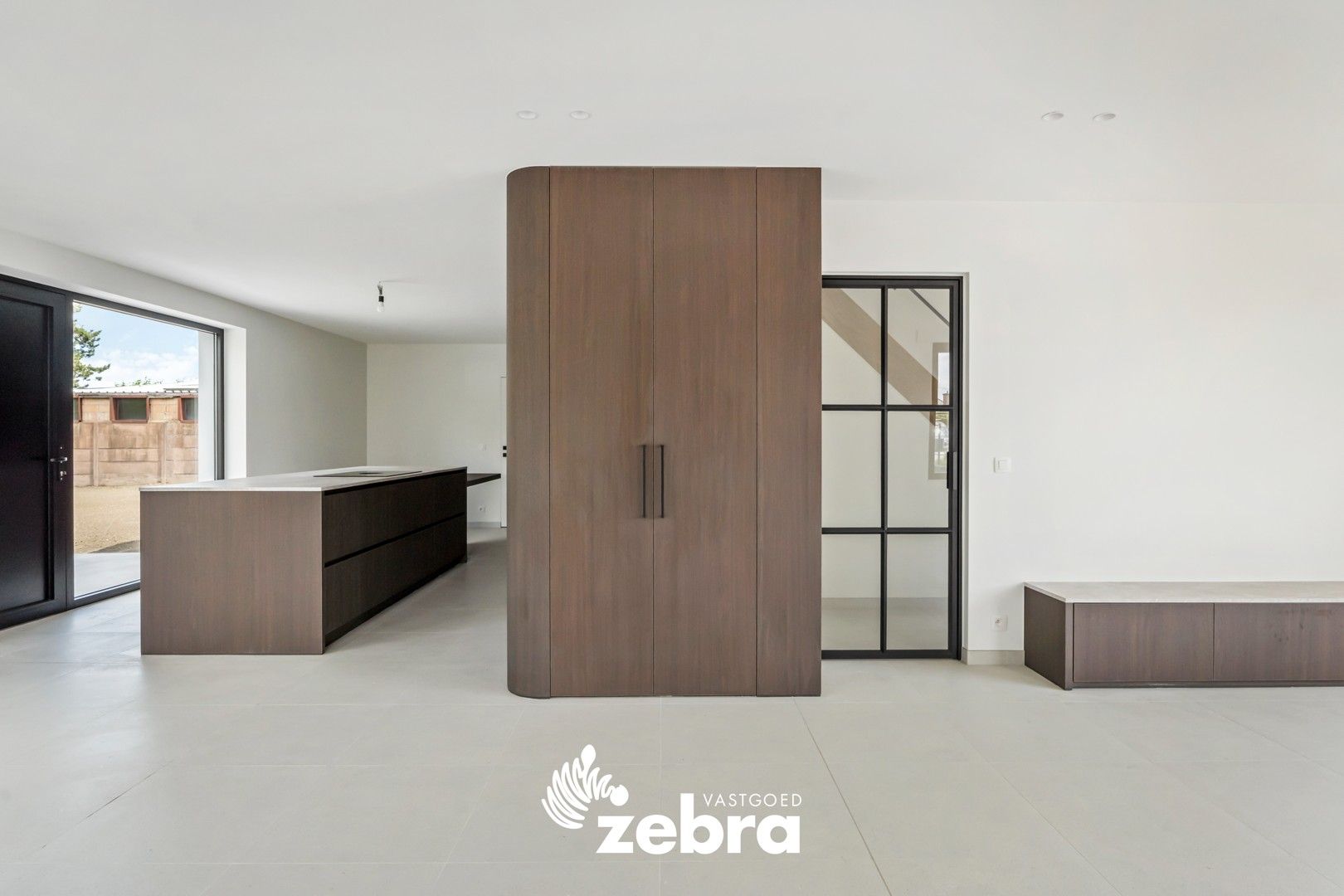 Prachtig gerenoveerde villa met 5 slaapkamers en 2 badkamers te Oostrozebeke! foto 6
