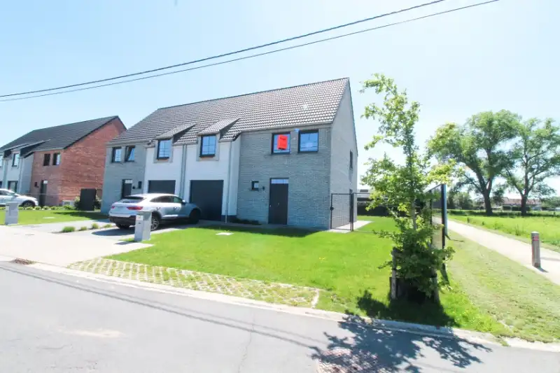 Energiezuinige halfopen woning in Meulebeke foto {{pictureIndex}}
