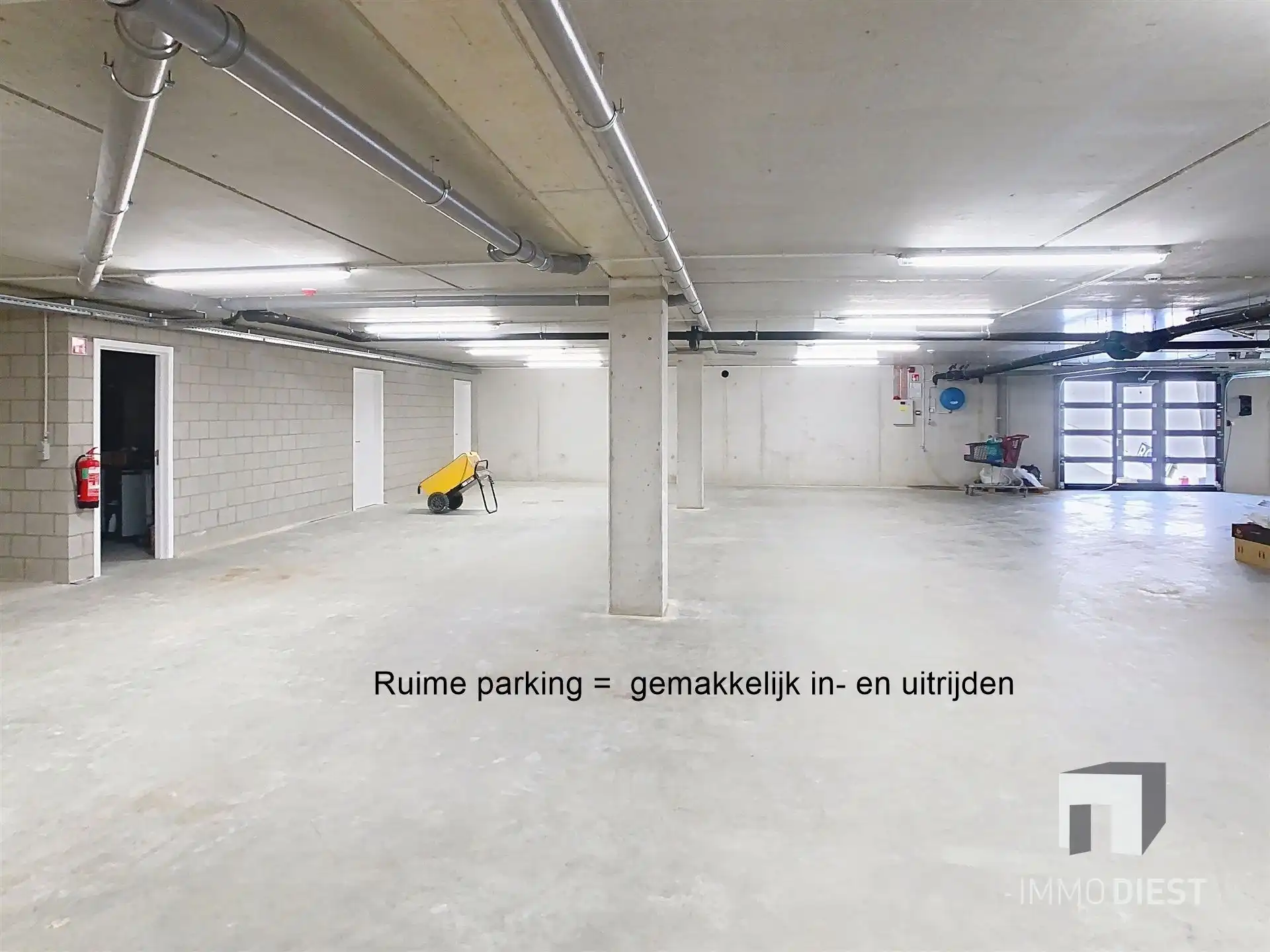 Gelijkvloers appartement met terras en tuintje foto 19