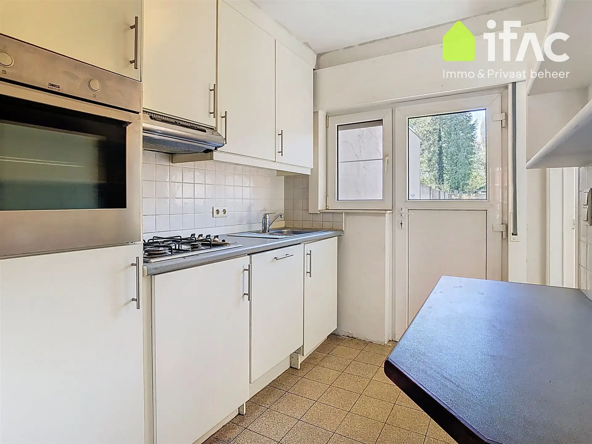 Huis met 2 slaapkamers, bureau en tuin foto 10