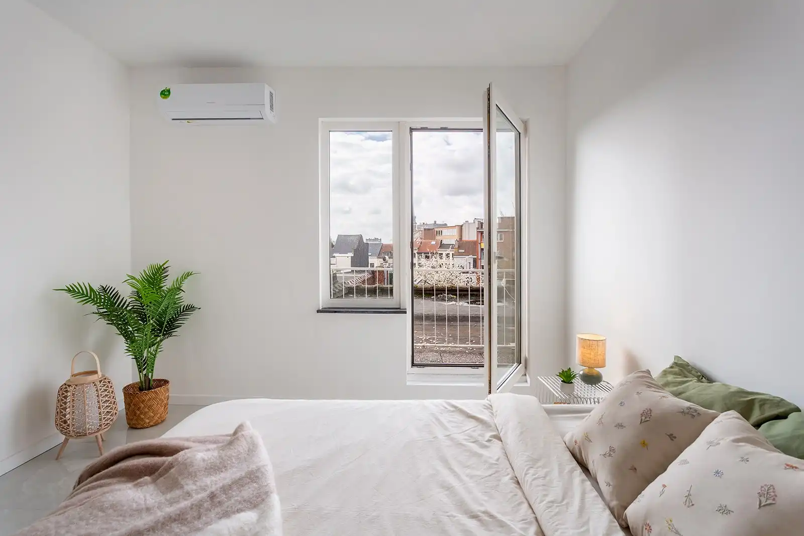 Recent gerenoveerd app. met 2 slpks en 2 terrassen foto 27