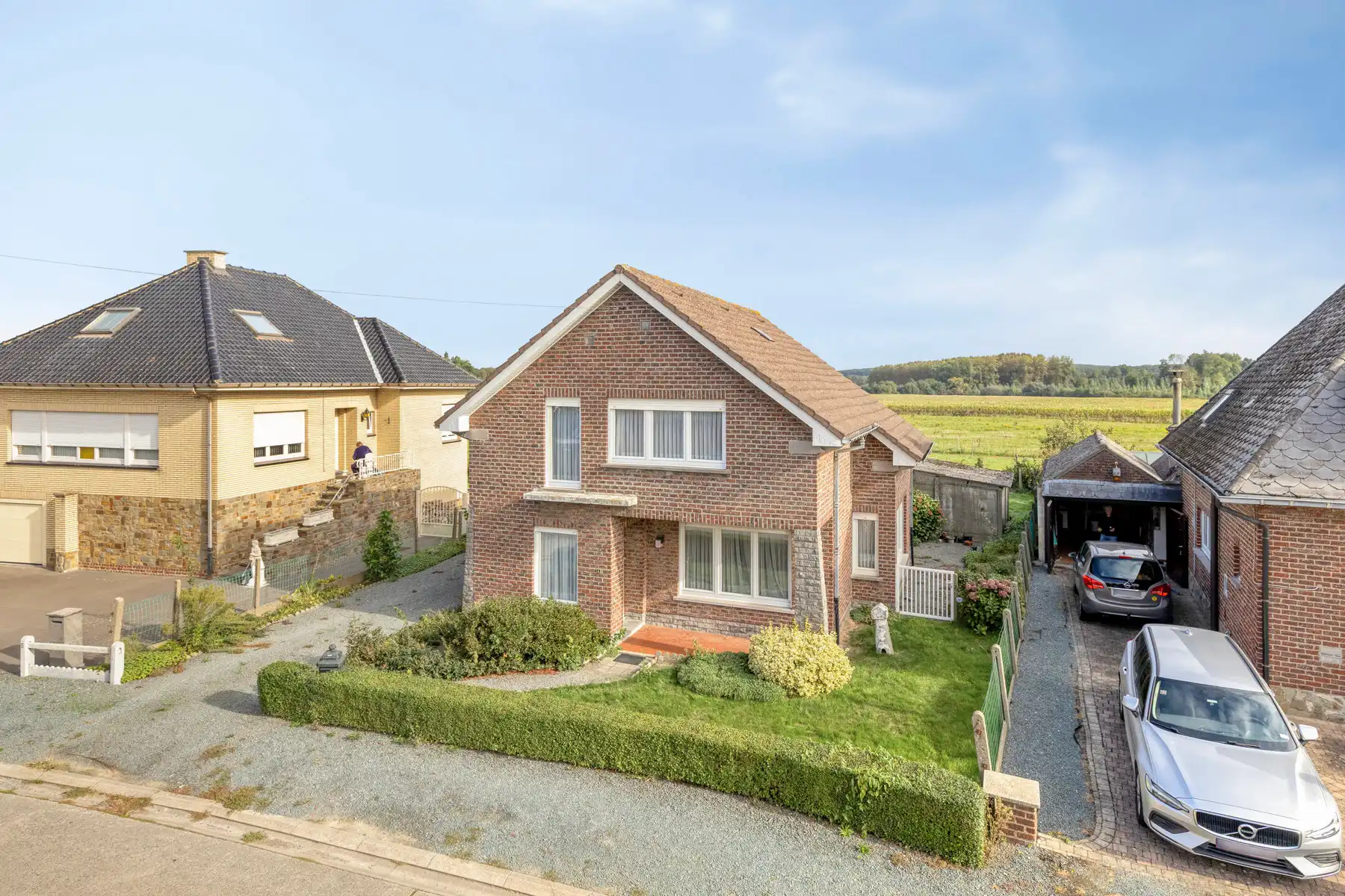 Hoofdfoto van de publicatie: Te renoveren 4-gevelwoning op topligging