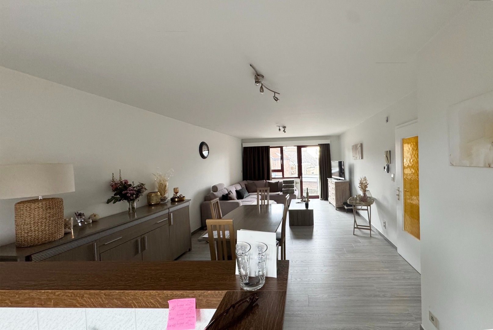 Mooi appartement met 2 slaapkamers in centrum Borgloon foto {{pictureIndex}}