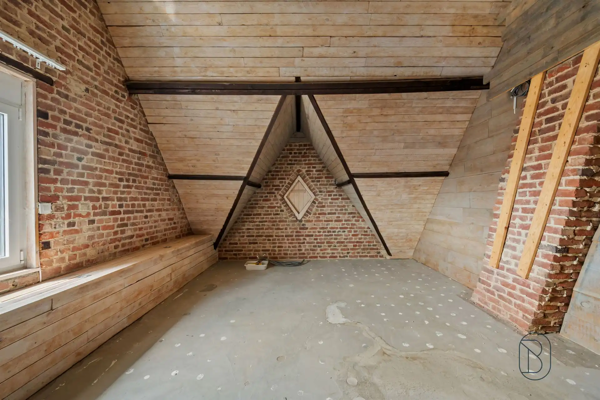 Knap gerenoveerde woning met 3 à 4 slk, en zwemvijver foto 18