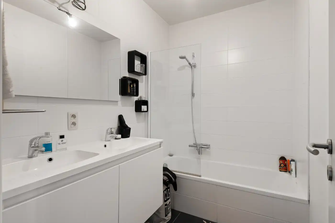 Mooi, centraal gelegen app. op 2e verd. met 3 slpk., balkon en autostaanplaats foto 6