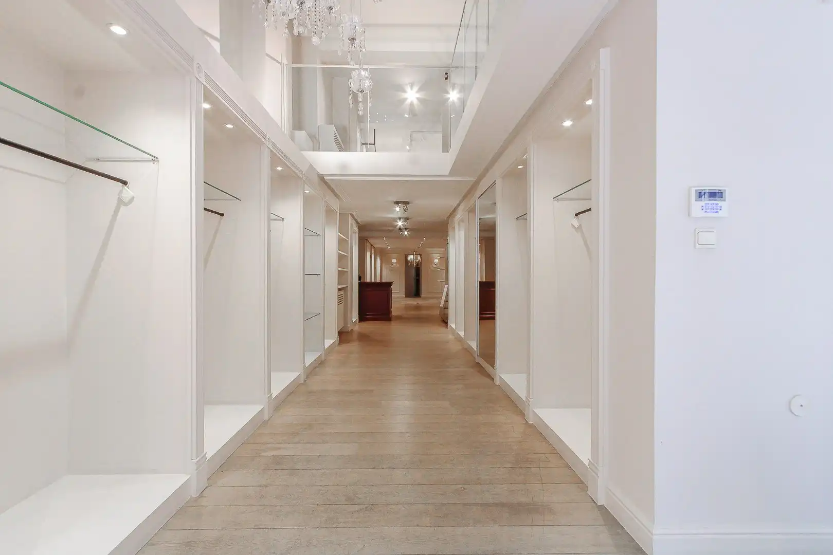 Kustlaan 27 te huur: Uitzonderlijke handelsruimte met luxueuze afwerking op toplocatie, nabij het Driehoeksplein foto 3