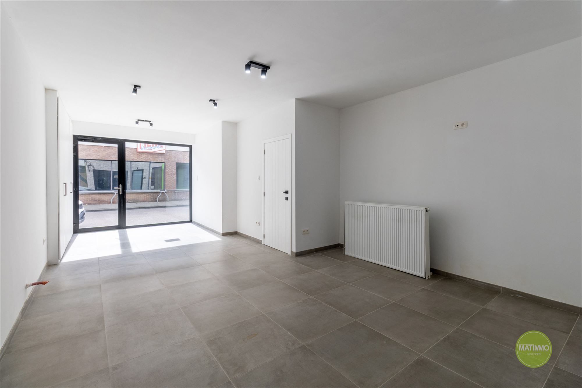 Modern gerenoveerde handelszaak met duplexapp in Meerhout foto 14