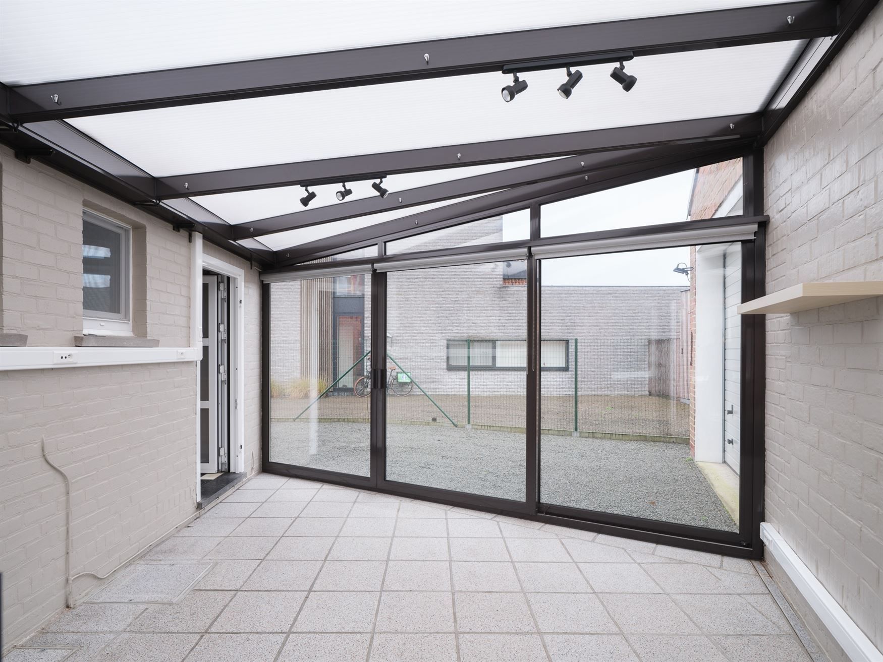 Te renoveren woning met magazijn foto 16