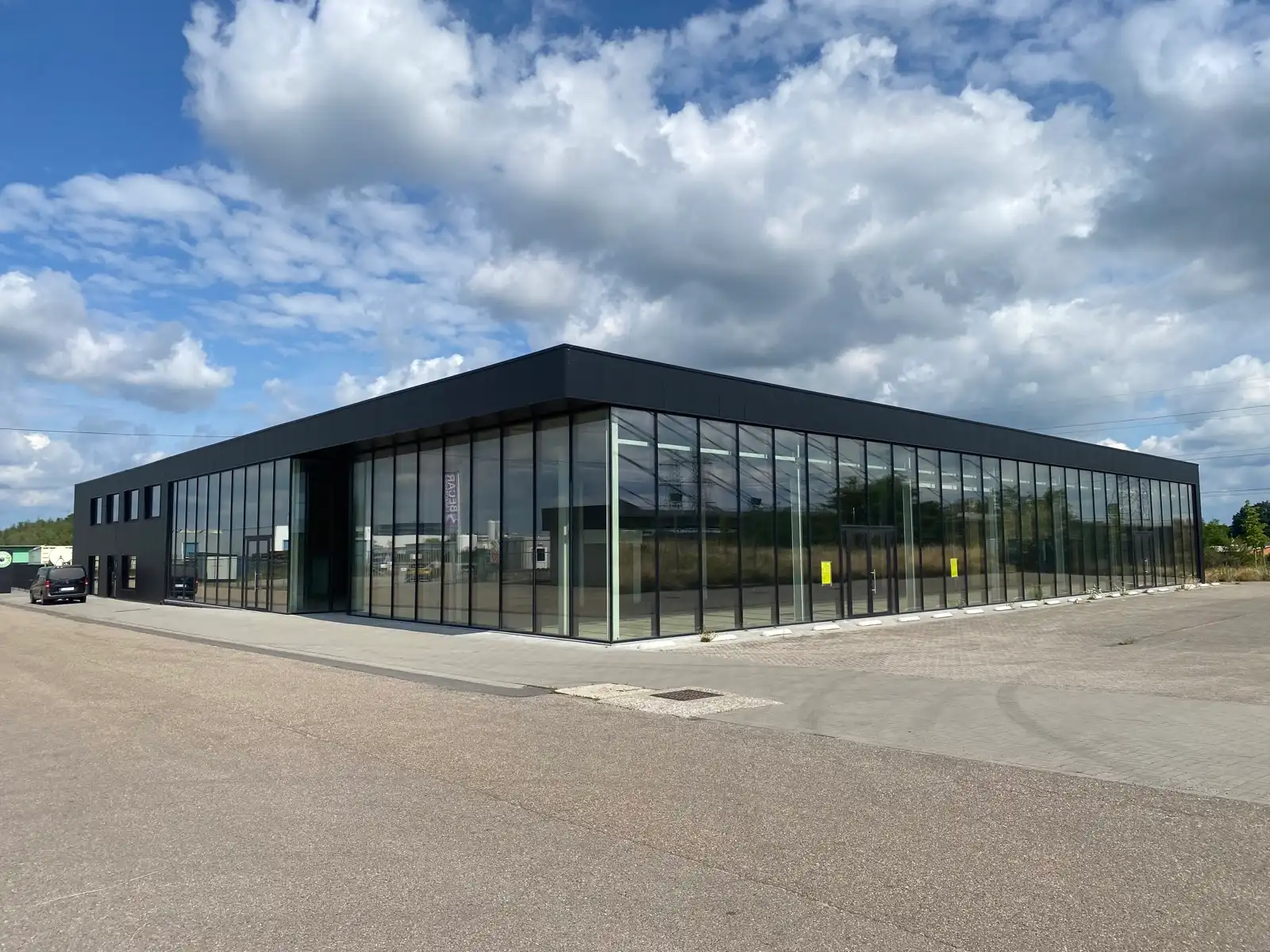 Commerciële ruimte 1.700 m² te huur – Zichtlocatie Westerlo foto {{pictureIndex}}